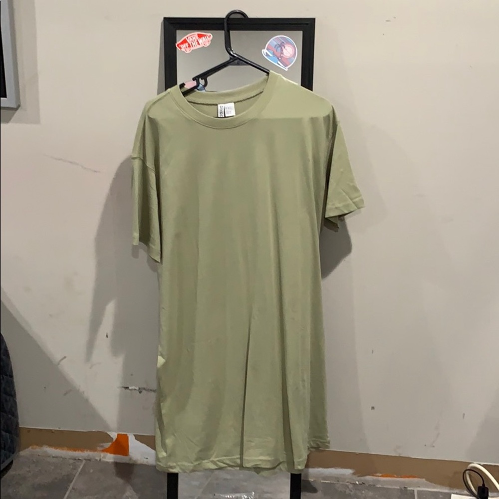 divided size m t shirt dress